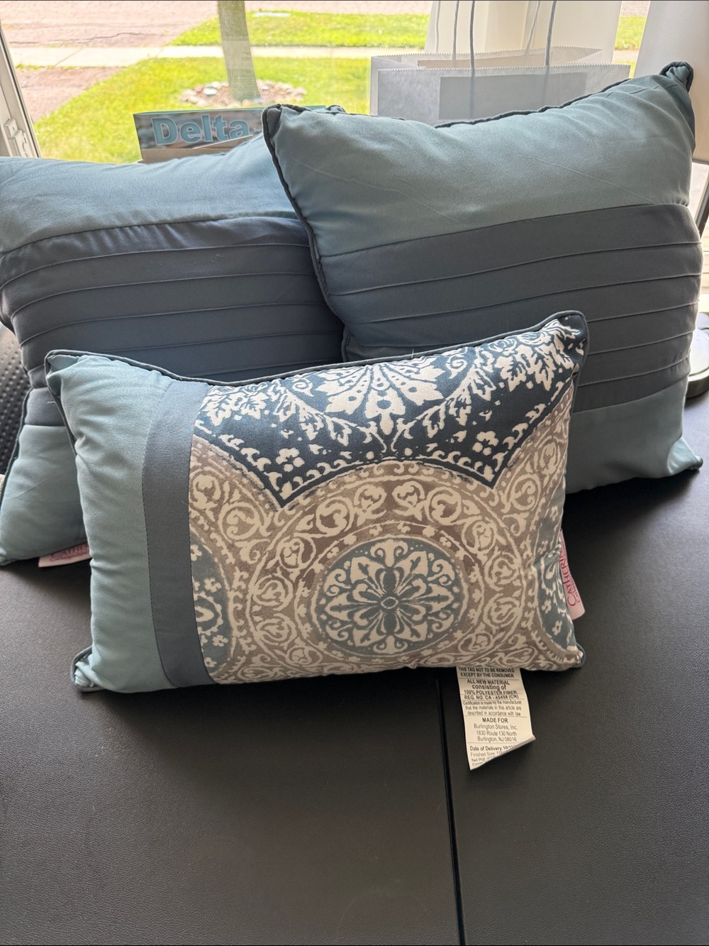 Catherines Blue and Gray Medallion Accent Pillow Set